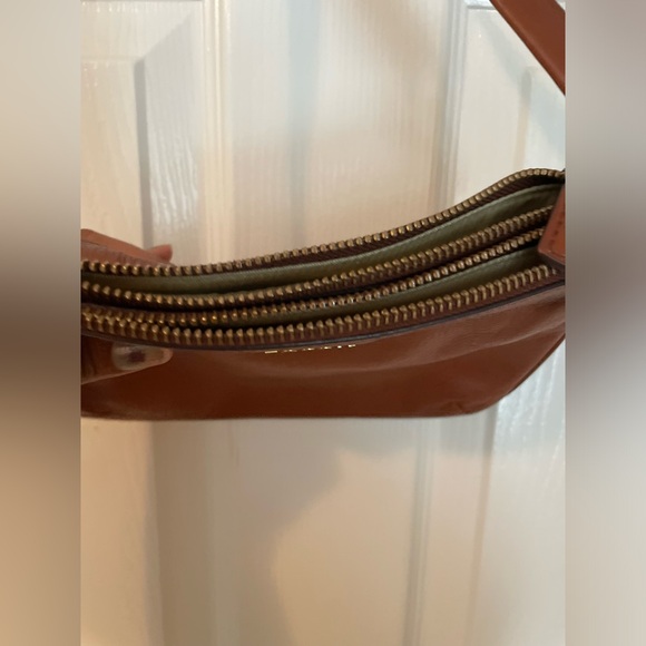 Fossil small leather shoulder bag detachable strap 8x5.5 in Host pick ๐๐๐๐ - Picture 3 of 7